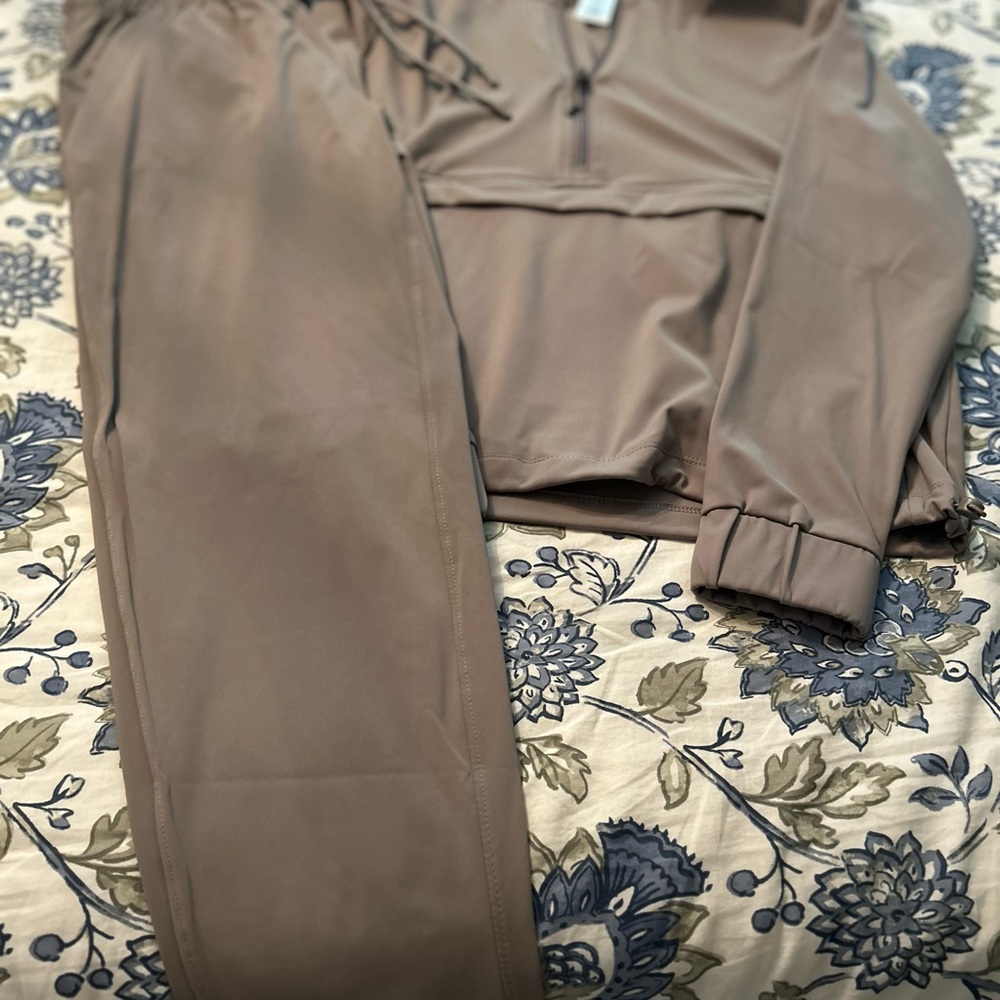 Members Mark Travel Jogger and Pullover Set - Taupe